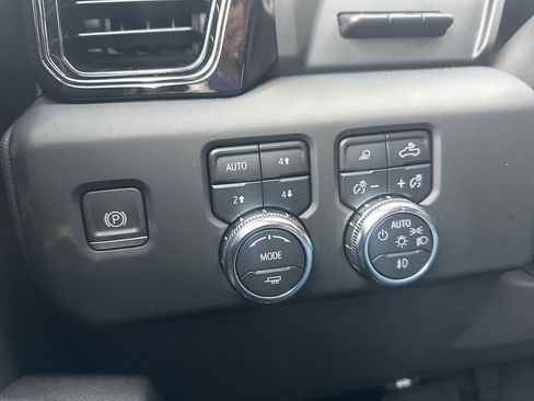 Used 2024 GMC Sierra 1500 AT4 w/ Technology Package image 22