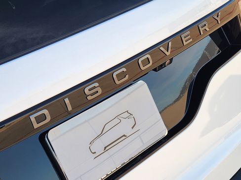 Used 2025 Land Rover Discovery Dynamic SE image 12