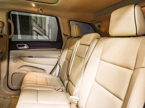 Used 2017 Jeep Grand Cherokee Overland image 17