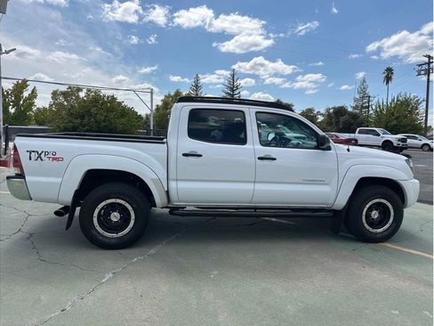 Used 2011 Toyota Tacoma 4x4 Double Cab w/ TRD Off-Road Pkg w/JBL Audio image 8