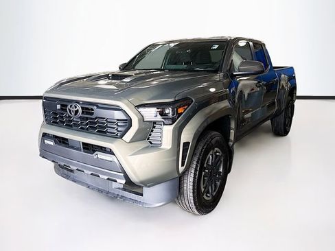 Used 2025 Toyota Tacoma TRD Sport image 1
