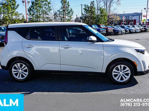 Used 2025 Kia Soul LX FWD image 9