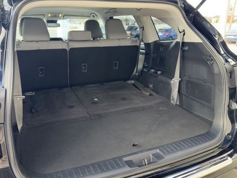 Used 2023 Toyota Highlander L image 15