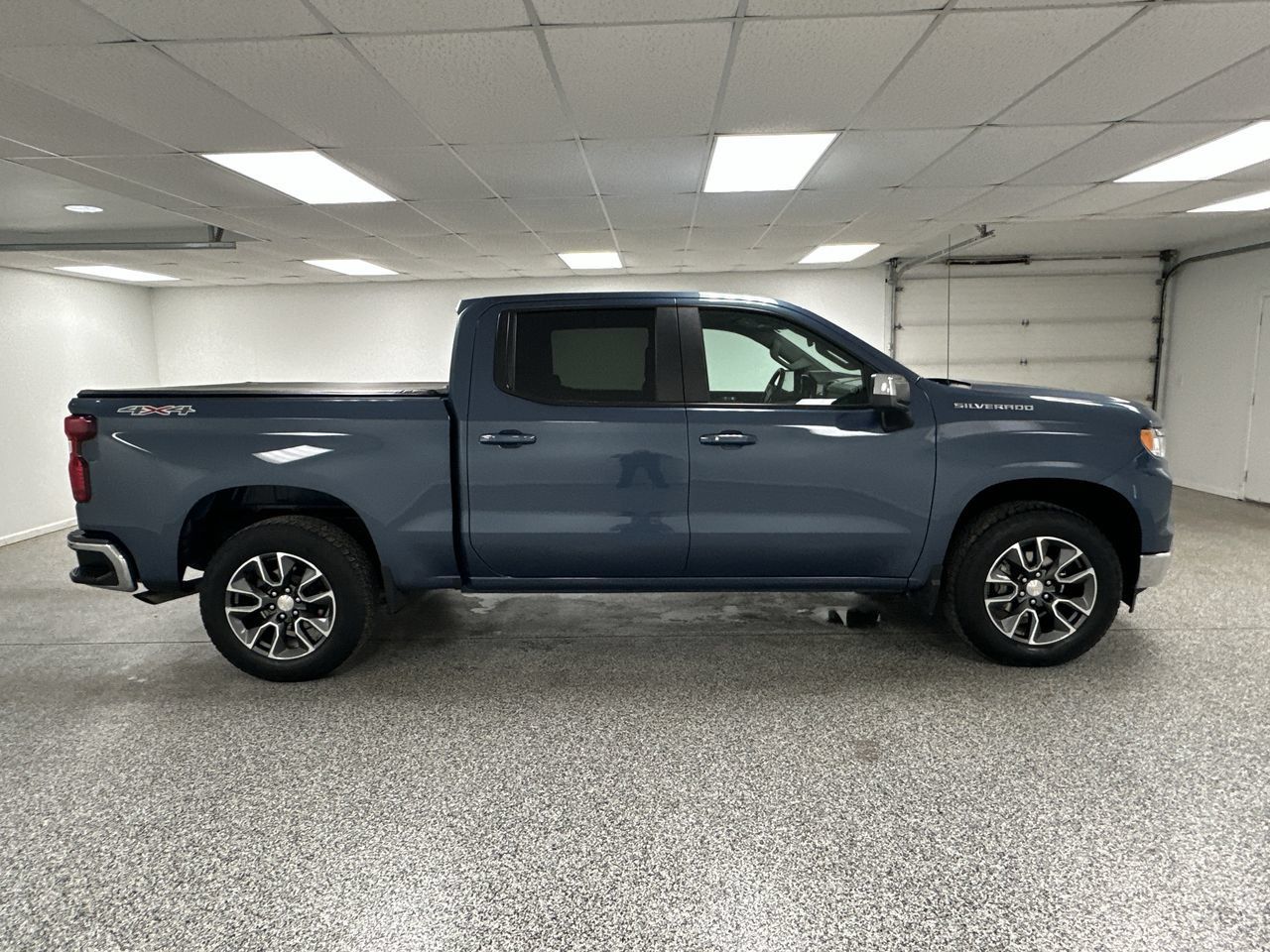 Used 2024 Chevrolet Silverado 1500 LT AWD/4WD image 9