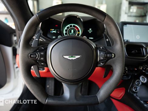 Used 2022 Aston Martin V8 Vantage Coupe RWD image 19