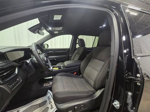 Used 2025 GMC Acadia Elevation image 5