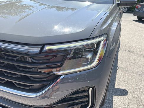 Used 2025 Volkswagen Atlas Cross Sport SEL Premium R-Line AWD/4WD image 9