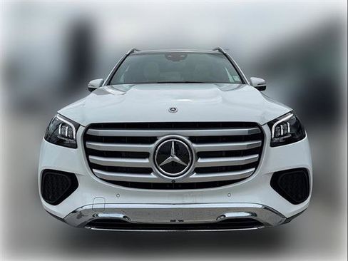 Used 2025 Mercedes-Benz GLS 450 4MATIC image 2