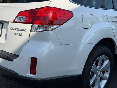 Used 2014 Subaru Outback 2.5i Premium AWD/4WD image 21