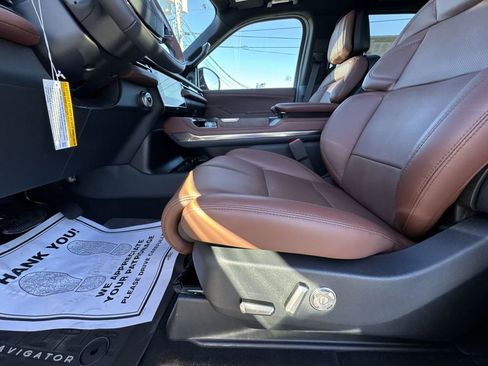 New 2025 Lincoln Navigator Reserve AWD/4WD image 12