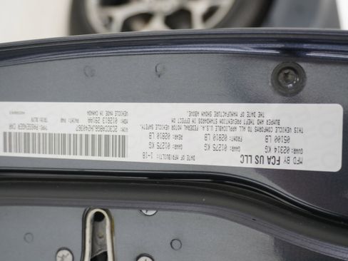 Used 2018 Chrysler 300 S w/ 300S Premium Group image 33