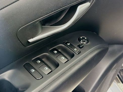 Used 2023 Hyundai Tucson SE image 19