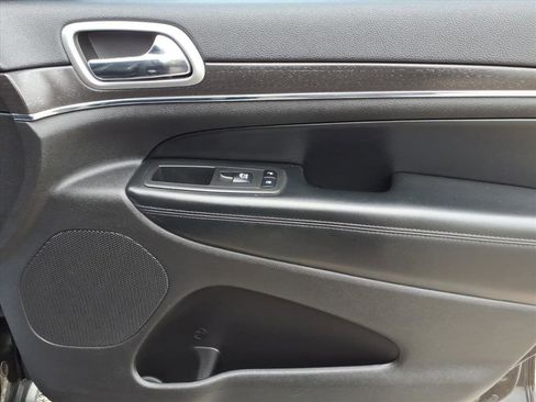 Used 2018 Jeep Grand Cherokee Limited image 8