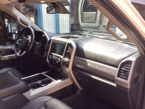 Used 2019 Ford F250 Lariat w/ Lariat Ultimate Package AWD/4WD image 31