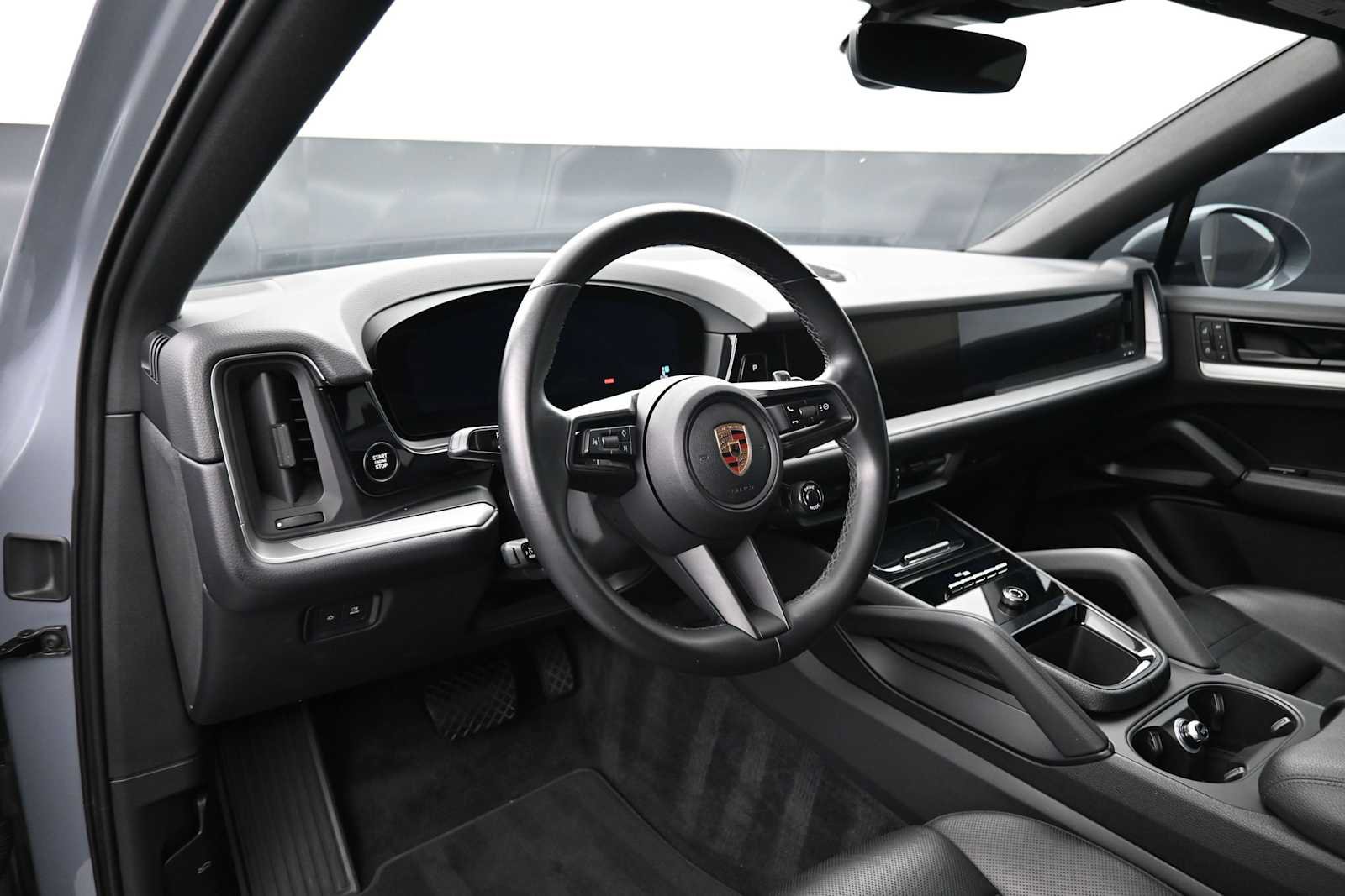 Certified 2024 Porsche Cayenne Coupe AWD/4WD image 4