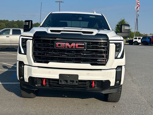 Used 2024 GMC Sierra 2500 AT4 image 3