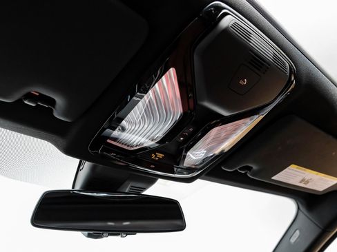 Used 2025 BMW 330i xDrive Sedan w/ Convenience Package image 34