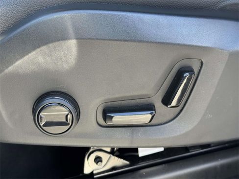 Certified 2025 Volvo XC90 B5 Core image 17