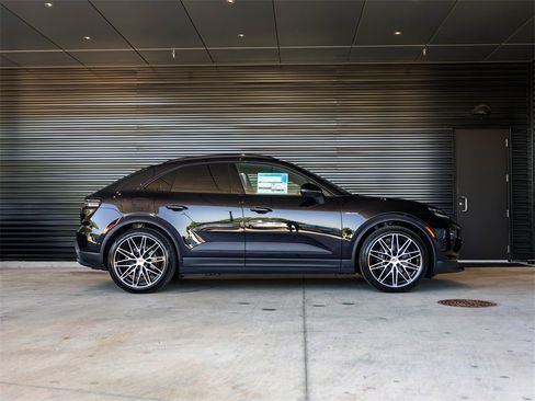 New 2025 Porsche Macan 4 Electric image 8