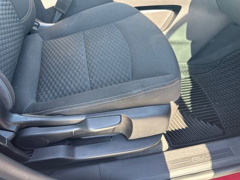 Used 2019 GMC Terrain SLE w/ Driver Convenience Package FWD image 11