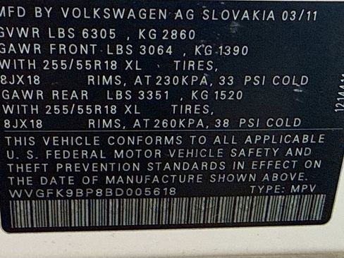 Used 2011 Volkswagen Touareg Sport image 32