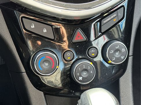 Used 2020 Chevrolet Sonic LT w/ Convenience Package image 31