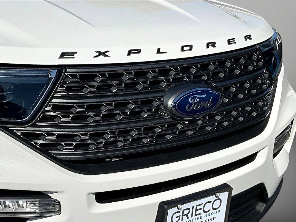 Used 2023 Ford Explorer XLT w/ Equipment Group 202A AWD/4WD image 36