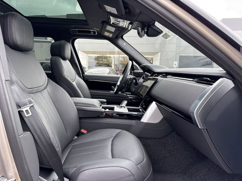 New 2025 Land Rover Range Rover SE image 17