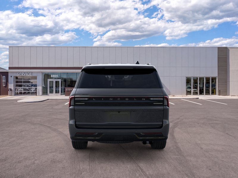 New 2026 Lincoln Navigator Reserve w/ Jet Appearance Package AWD/4WD image 5