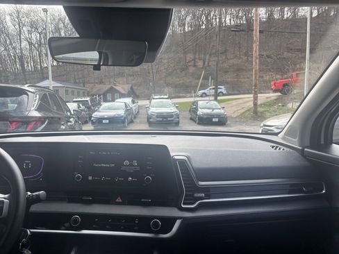 Used 2025 Kia Sportage LX image 34