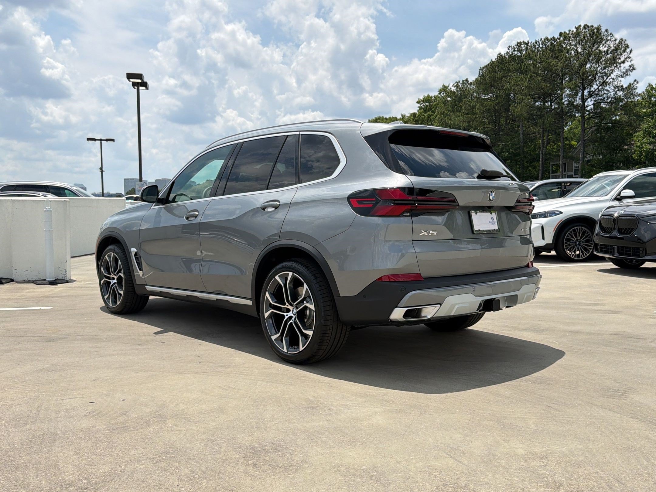 Used 2026 BMW X5 xDrive40i w/ Premium Package AWD/4WD image 3