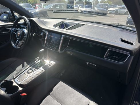 Used 2017 Porsche Macan AWD/4WD image 23
