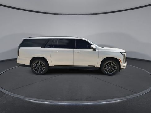 Used 2025 Cadillac Escalade ESV Sport Platinum AWD/4WD image 9
