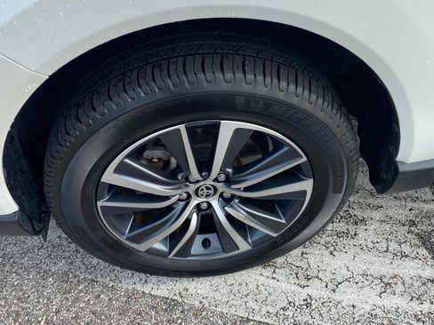 Used 2021 Toyota Venza LE image 17
