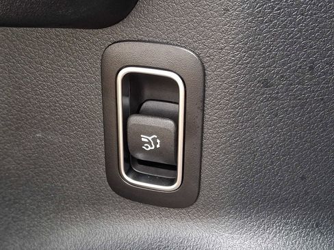 Used 2026 Mercedes-Benz GLB 250 4MATIC image 23