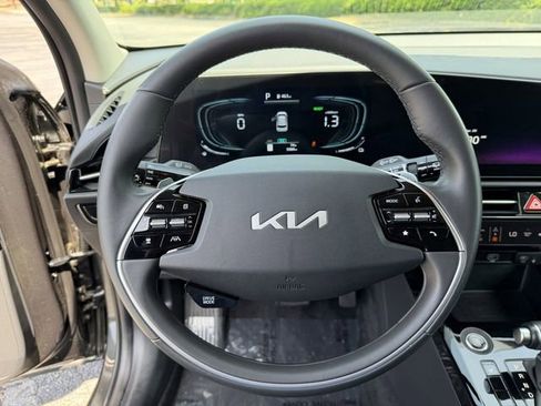 Certified 2025 Kia Niro EX FWD image 15