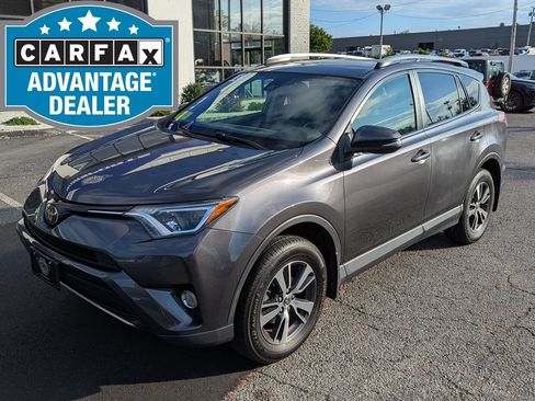 Used 2018 Toyota RAV4 XLE AWD/4WD image 2