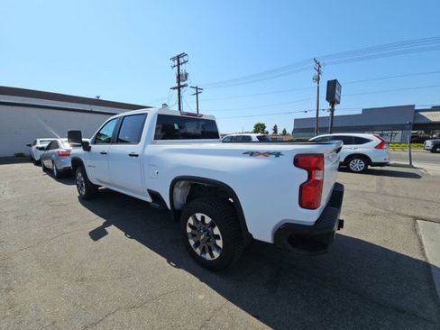 Used 2022 Chevrolet Silverado 2500 Custom w/ Custom Value Package AWD/4WD image 3