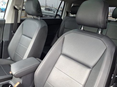 Used 2020 Volkswagen Tiguan SE w/ Panoramic Sunroof Package image 15