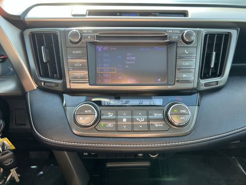 Used 2013 Toyota RAV4 XLE AWD/4WD image 17