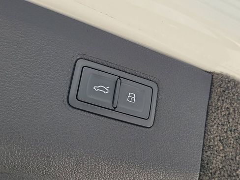 Used 2021 Bentley Bentayga Speed AWD/4WD image 18