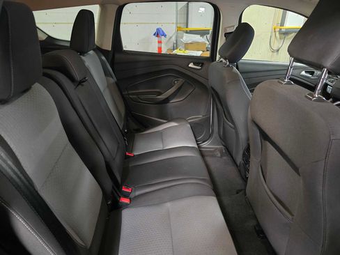 Used 2019 Ford Escape SE image 12