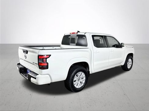Used 2022 Nissan Frontier SV AWD/4WD image 6