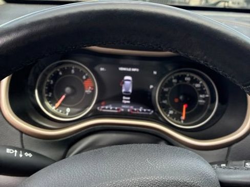Used 2018 Jeep Cherokee Limited AWD/4WD image 12