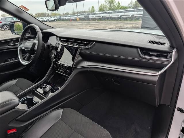Used 2024 Jeep Grand Cherokee Altitude AWD/4WD image 14