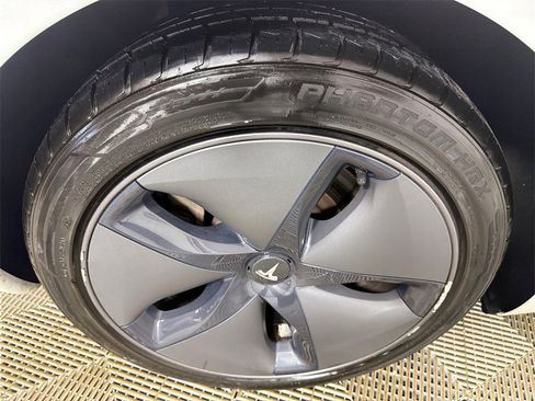 Used 2020 Tesla Model 3 Standard Range Plus image 17