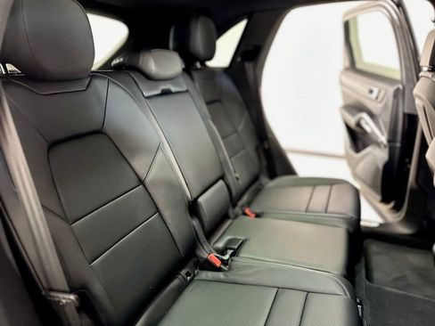Used 2021 Porsche Cayenne w/ Driver Memory Package image 43