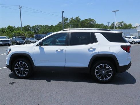 Used 2025 GMC Terrain Elevation w/ Elevation Premium Package FWD image 6