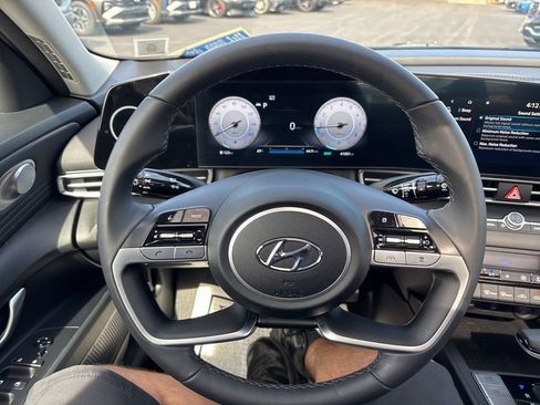Used 2023 Hyundai Elantra Limited FWD image 24