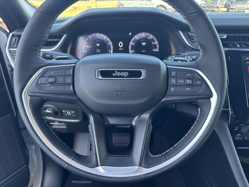 New 2025 Jeep Grand Cherokee 4WD image 7